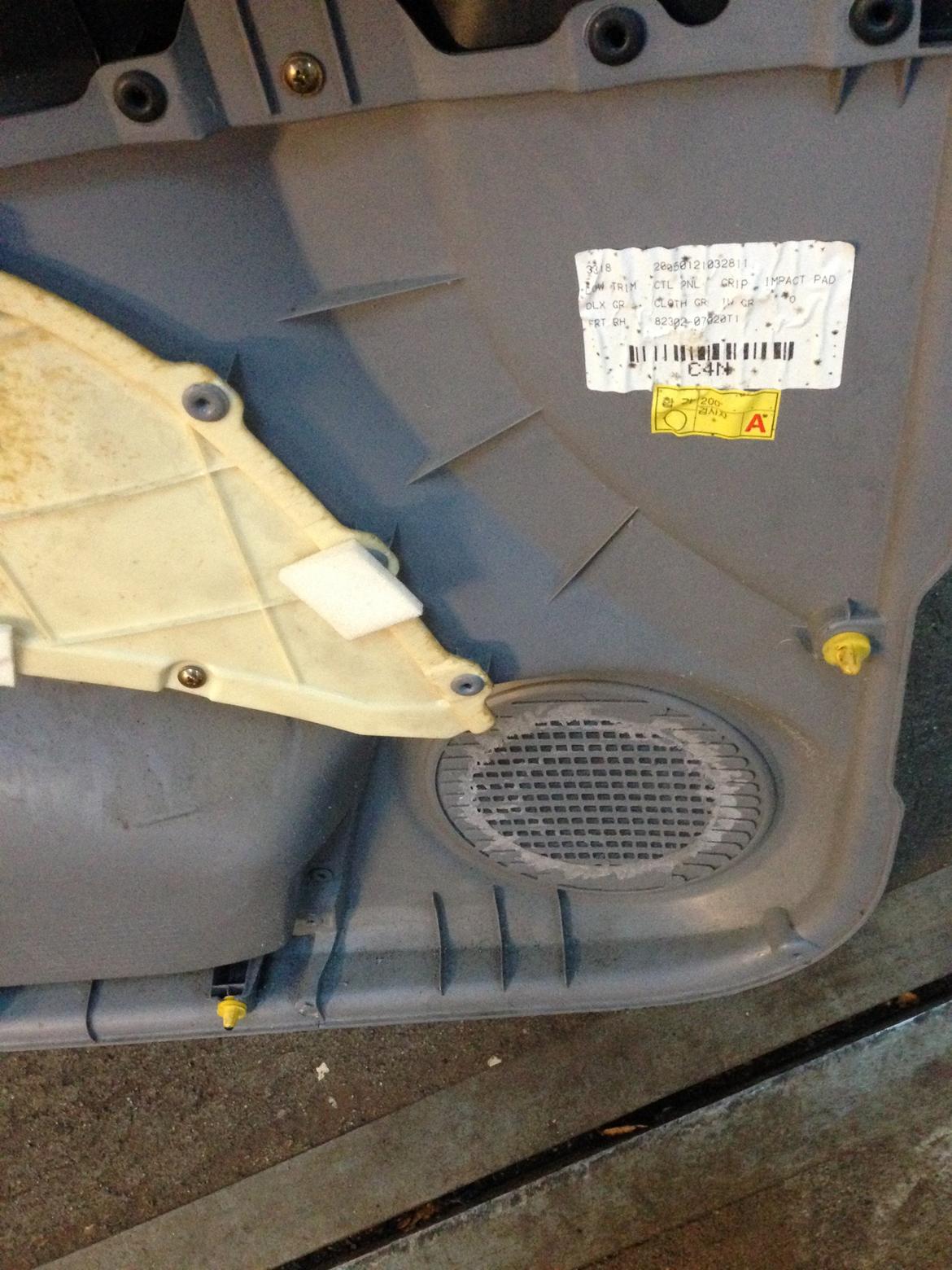 Kia Picanto BA dør højtalere 6,5" - skær den gamle ring helt ud i døren ellers støder højtaleren på billede 9