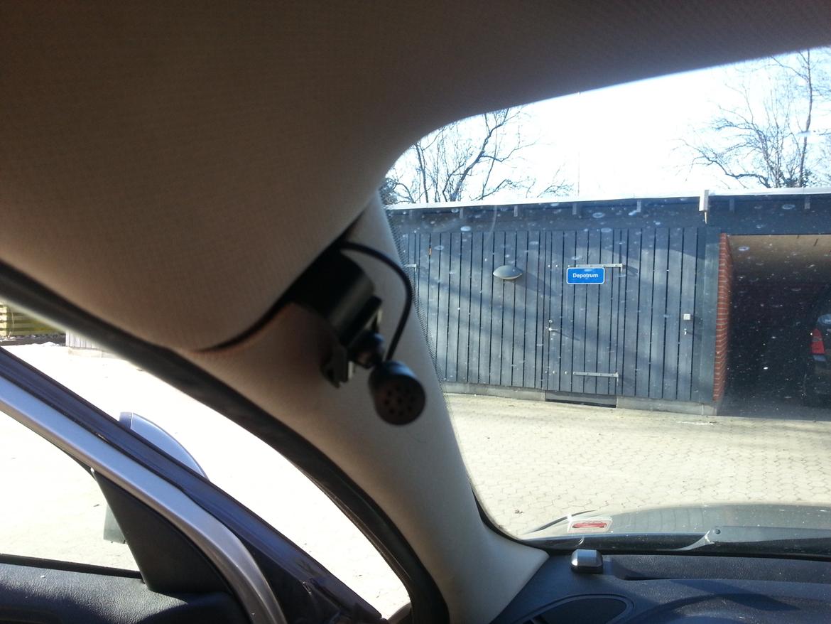 Alfa Romeo 159 Sportwagon - Så blev der installeret mikrofon til når jeg snakker i mobil ^^ Og det virker mere end perfekt, med en rigtig god lyd ! :) billede 69