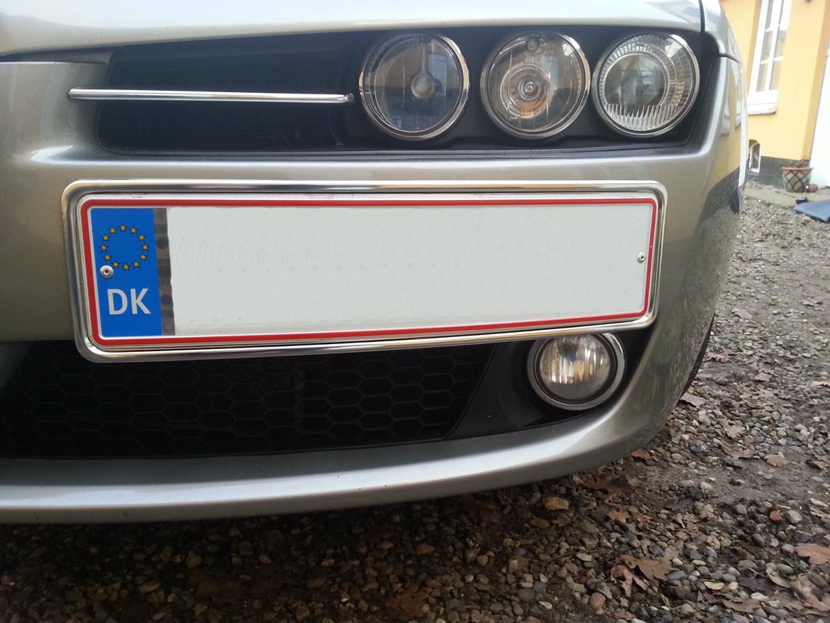 Alfa Romeo 159 Sportwagon - Så blev den forreste nummerplade-ramme monteret :D Så reklamerer man ikke længere for de SVIN !  billede 82