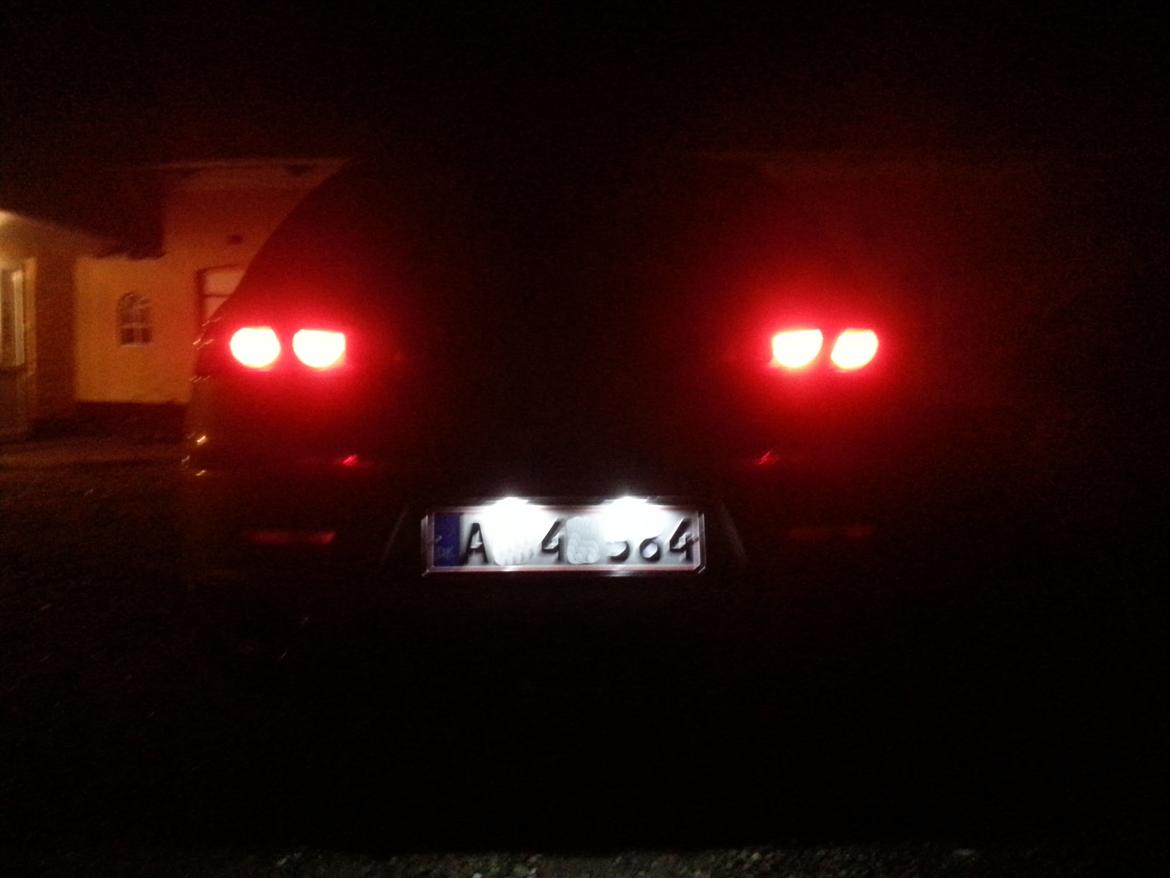 Alfa Romeo 159 Sportwagon - Man kan ikke rigtig se det, men nummerpladelyset er så kraftig at det lyser jorden op :D billede 92