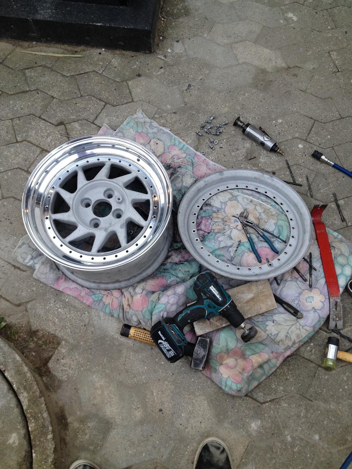 Renovering af oz turbo split fælge  - Første fælg der blev adskildt og prøvet med en ny kant.  billede 8