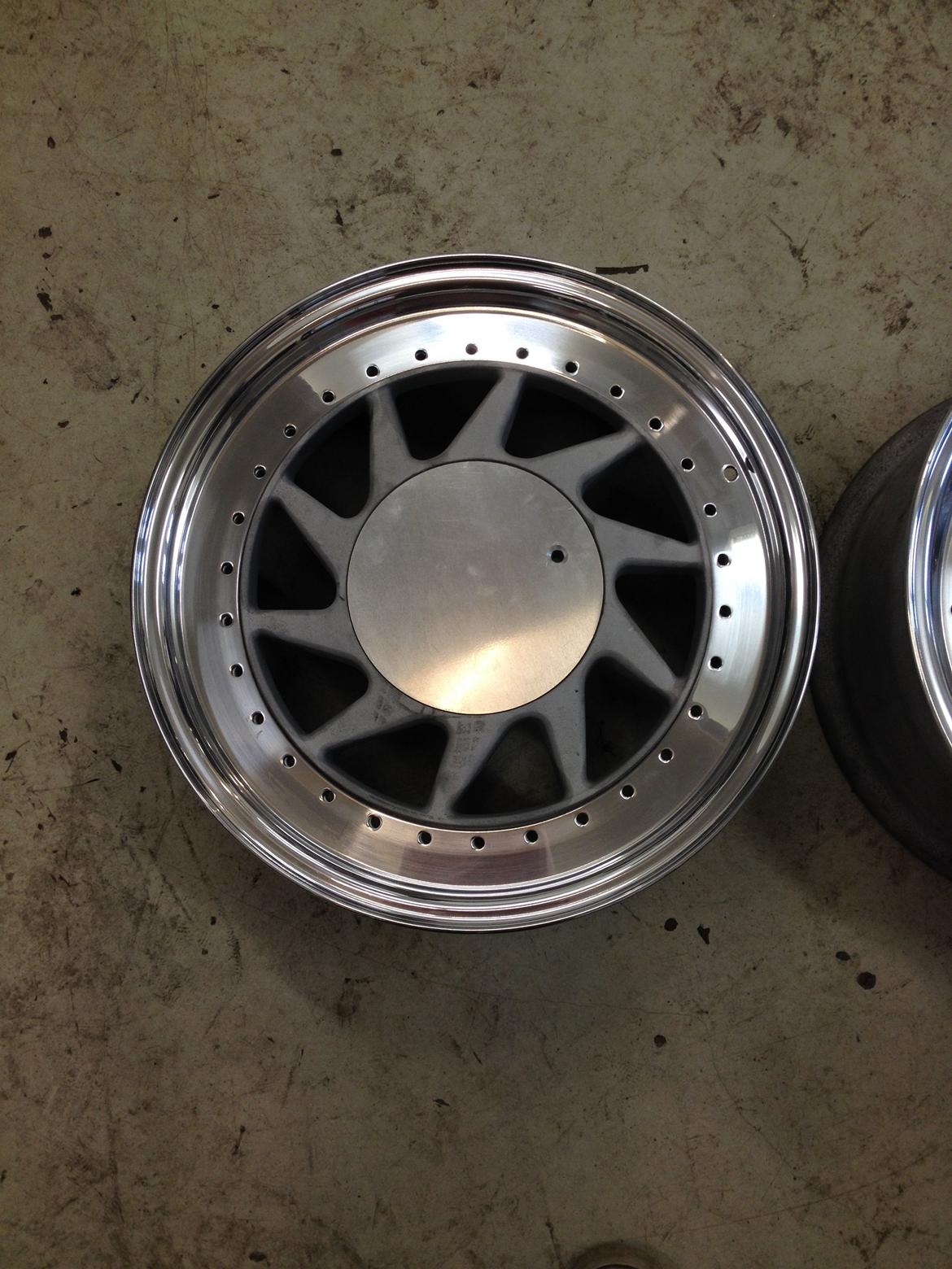 Renovering af oz turbo split fælge  - Prøve montering med de nye 1" kanter samt center.  billede 14