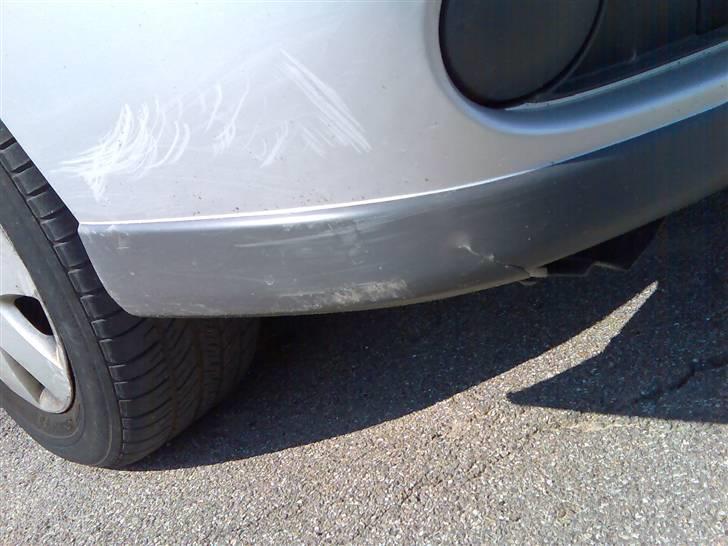 Nissan Almera Tino 2,2 Dci Visia - Ved ikke hvad der stod i vejen denne gang, men bundskjoldet gik i stykker... billede 17