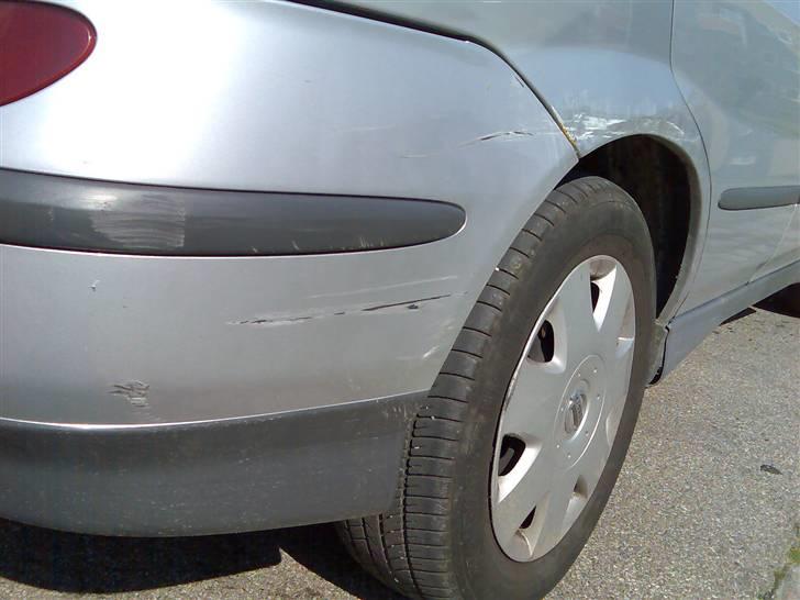 Nissan Almera Tino 2,2 Dci Visia - Der er flere forskellige påkørsler, men nu er kofangeren også gået løs:o( billede 21