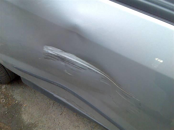 Nissan Almera Tino 2,2 Dci Visia - Så får den skiftet en dør mere... billede 27