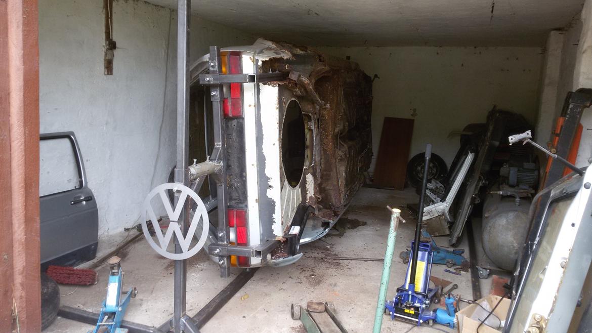 drejestativ - her er min golf mk1 oppe i uden hjul på stativet. billede 16