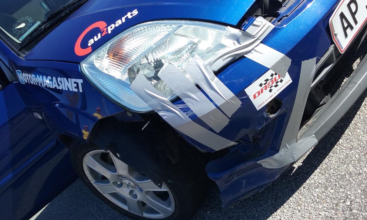 2 ødelagte biler på ca. 1 time billede 1