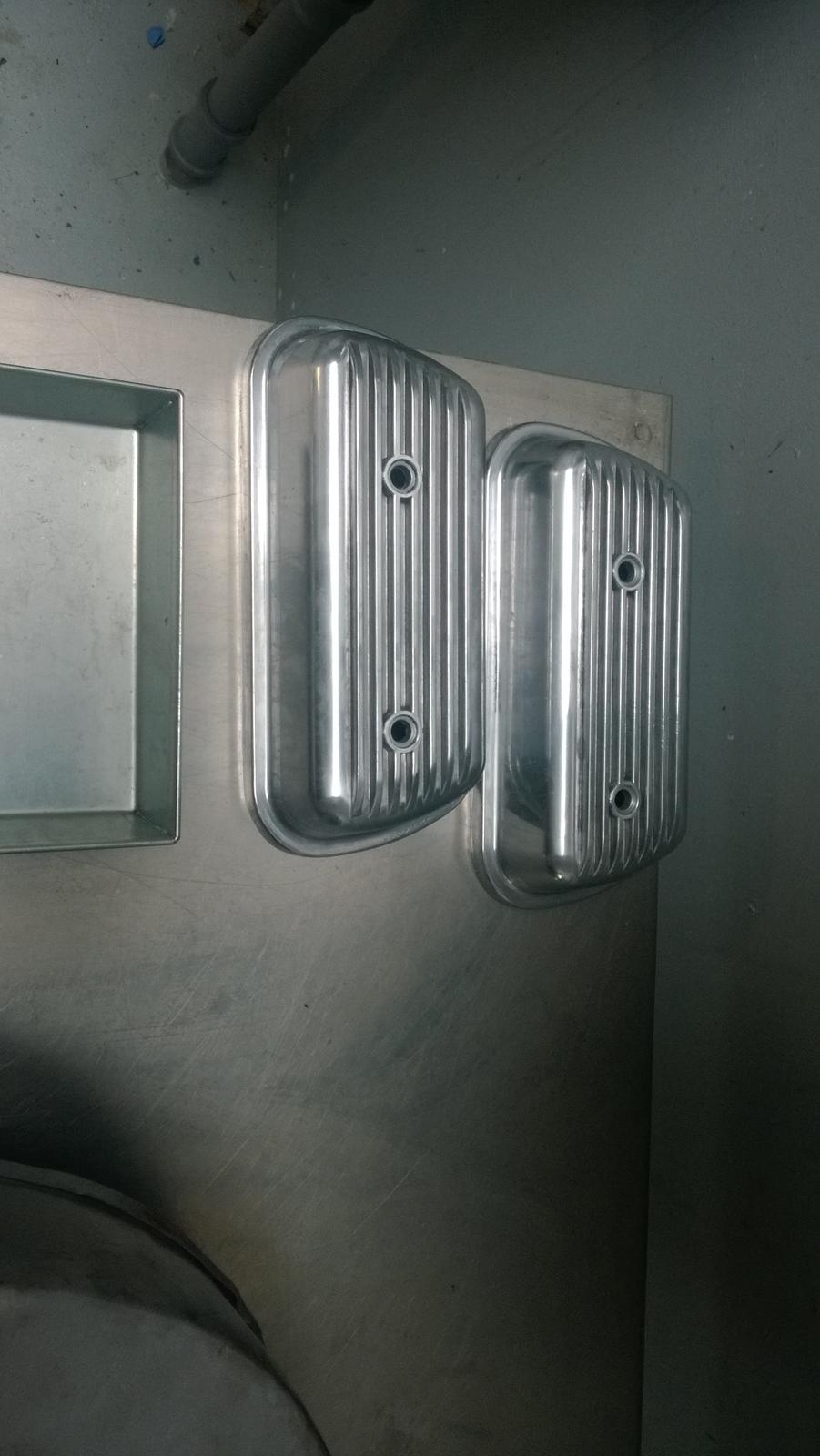 VW Bobbel - Motor Renovering - Før billede - de nye alu dæksler bliver lige vasket så de er klar igen billede 20