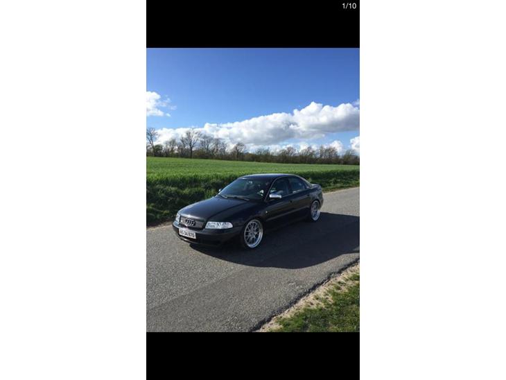 {{currentPhoto.altText}} billede {{currentPhoto.number}}