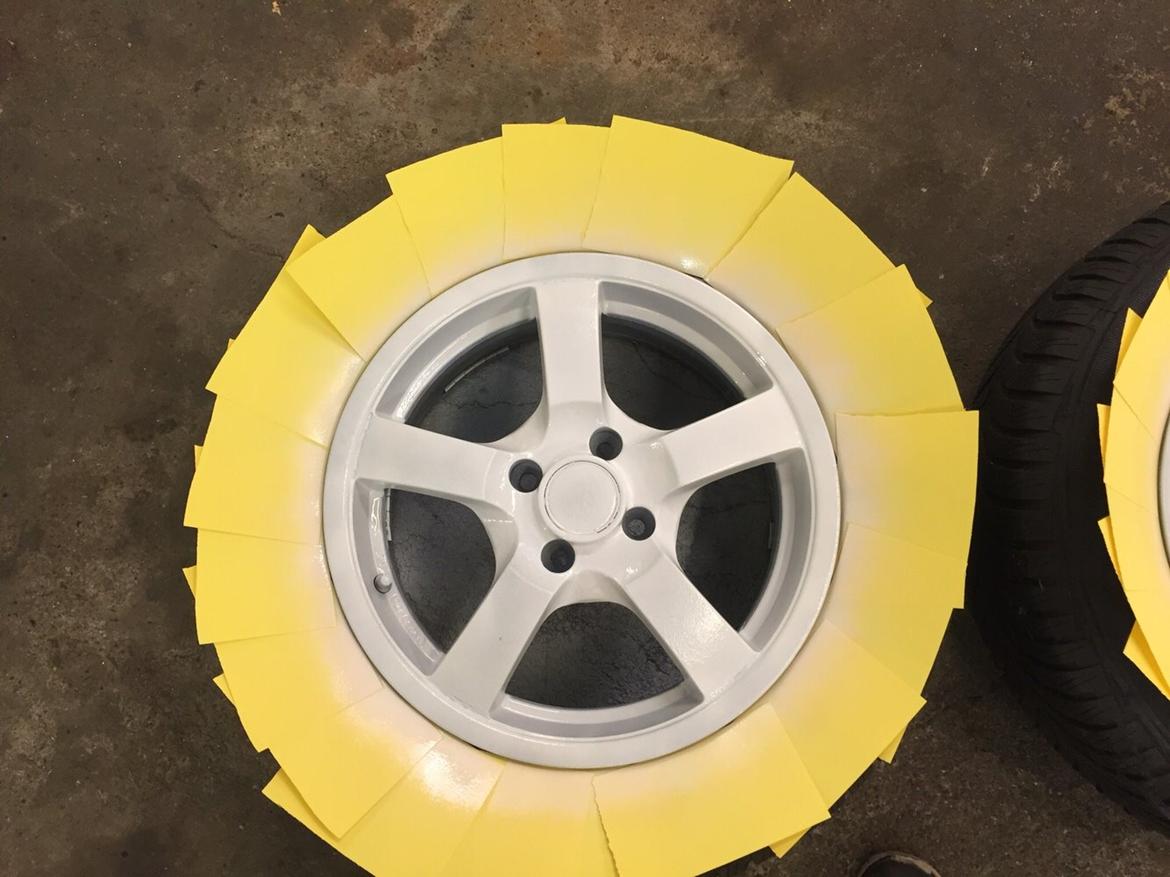 Plasti dip af fælge i neon gul. billede 4