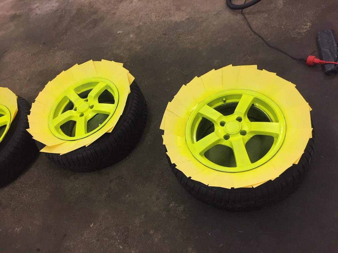 Plasti dip af fælge i neon gul. billede 7