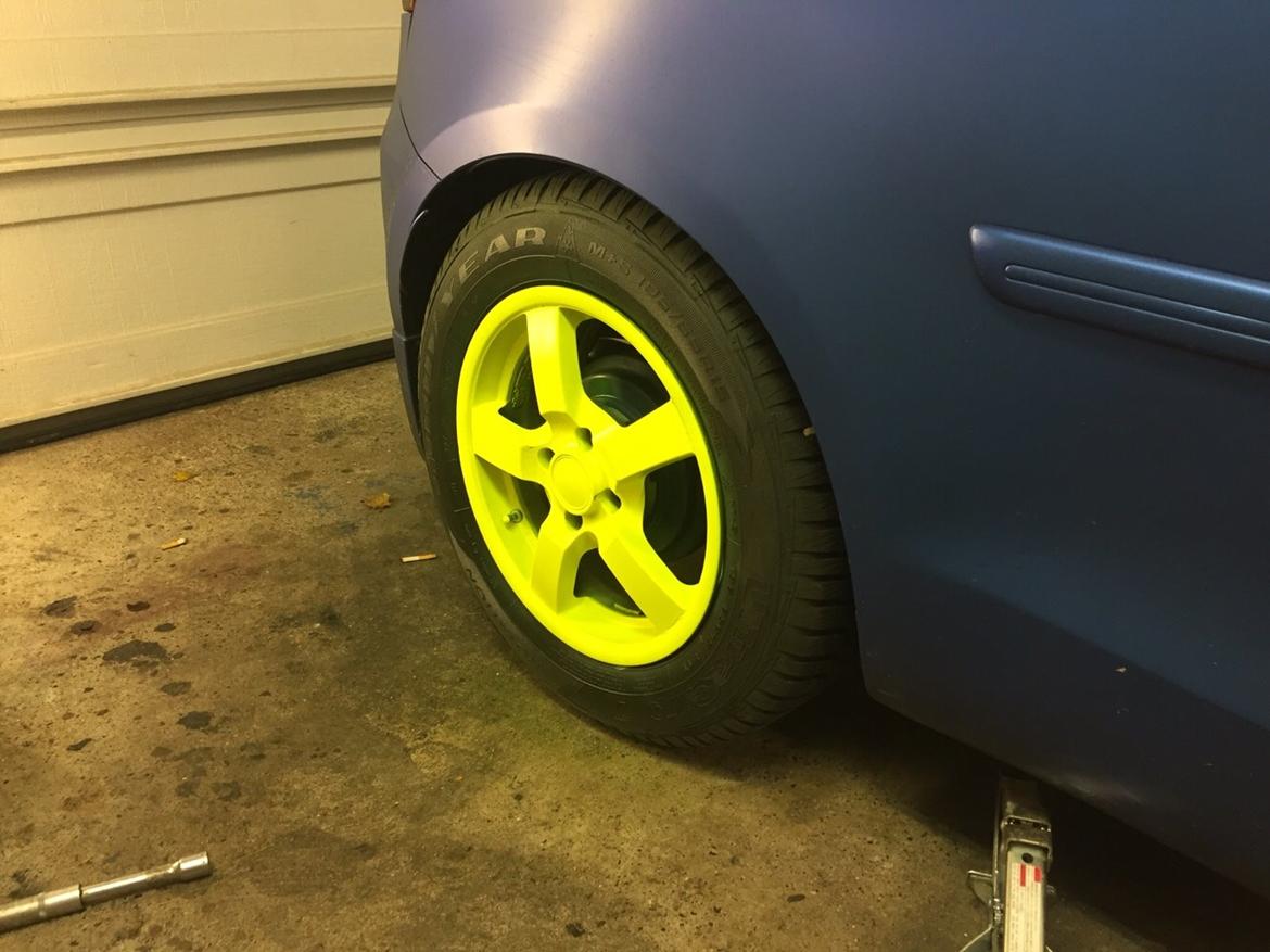 Plasti dip af fælge i neon gul. billede 10