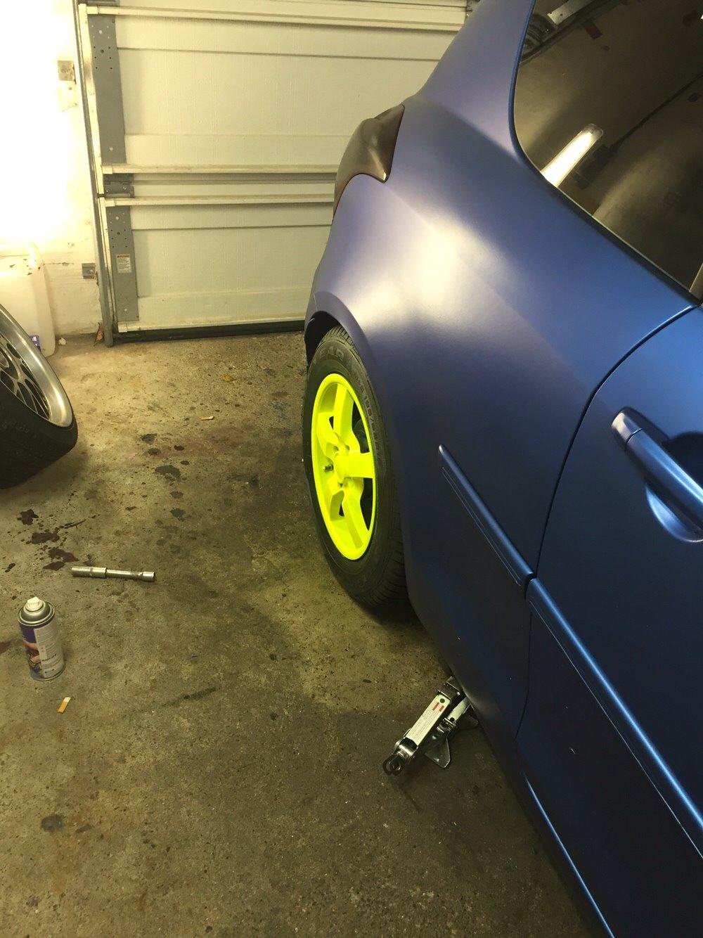 Plasti dip af fælge i neon gul. billede 11