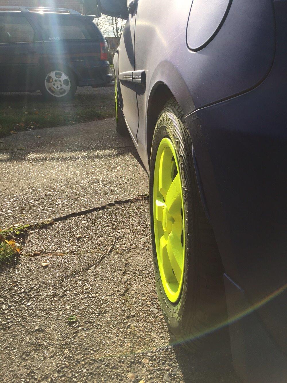 Plasti dip af fælge i neon gul. billede 17