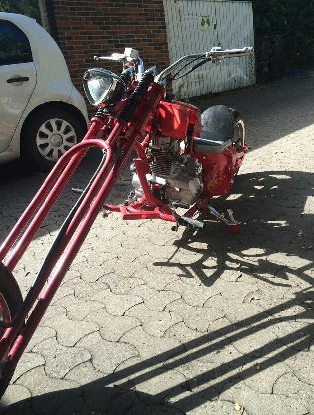 Ny chopper og hjelm billede 3