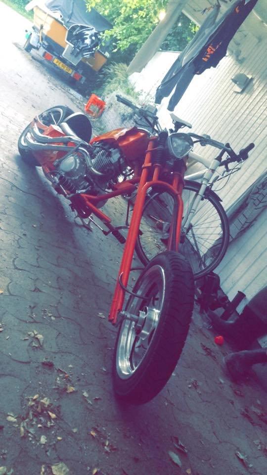 Ny chopper og hjelm billede 9