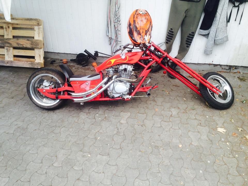 Ny chopper og hjelm billede 10