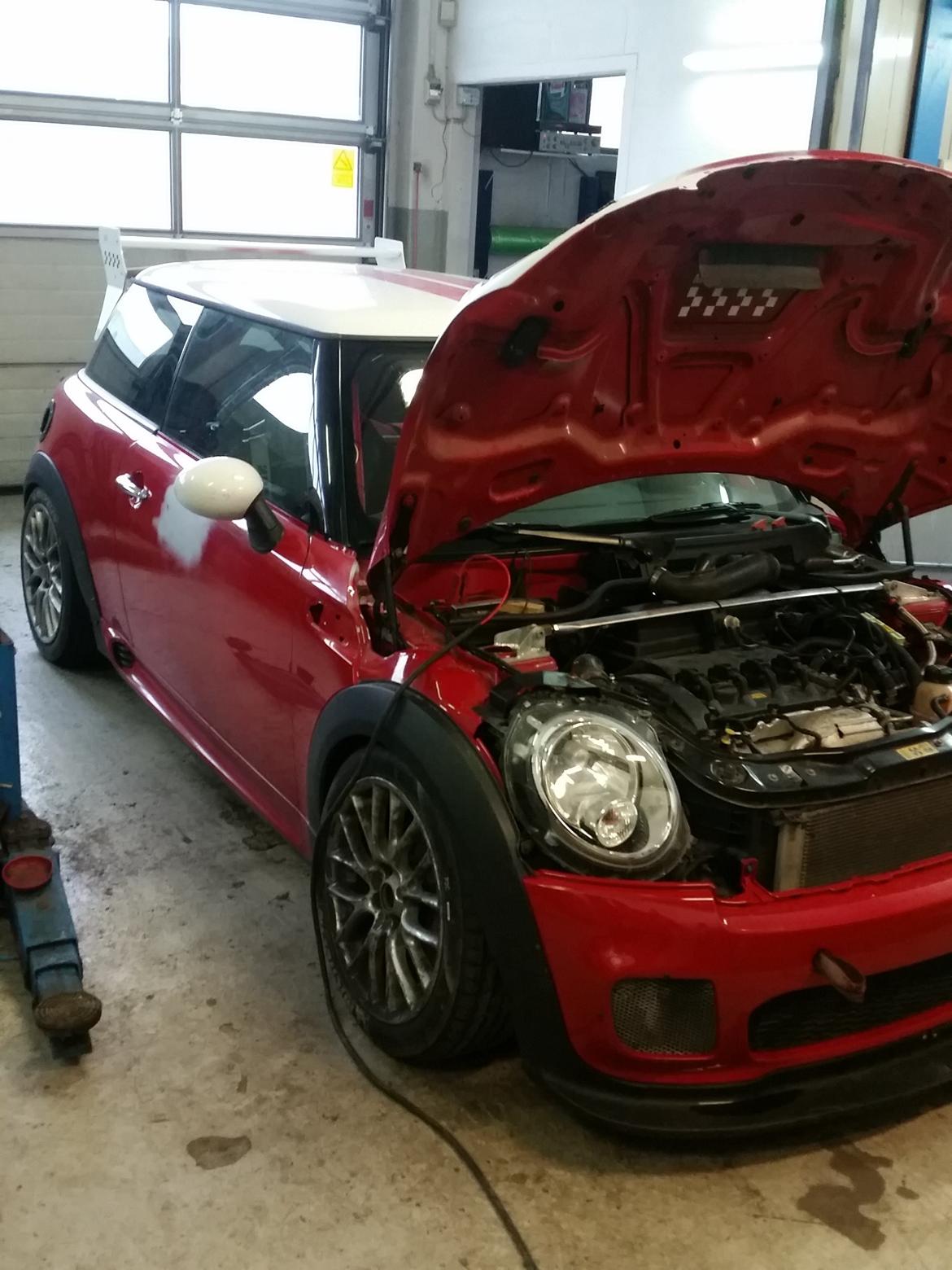 Projekt mini Cooper S works  - fejlsøgning på motor. motor/genarator fejl. rep af ledningsnet  billede 2