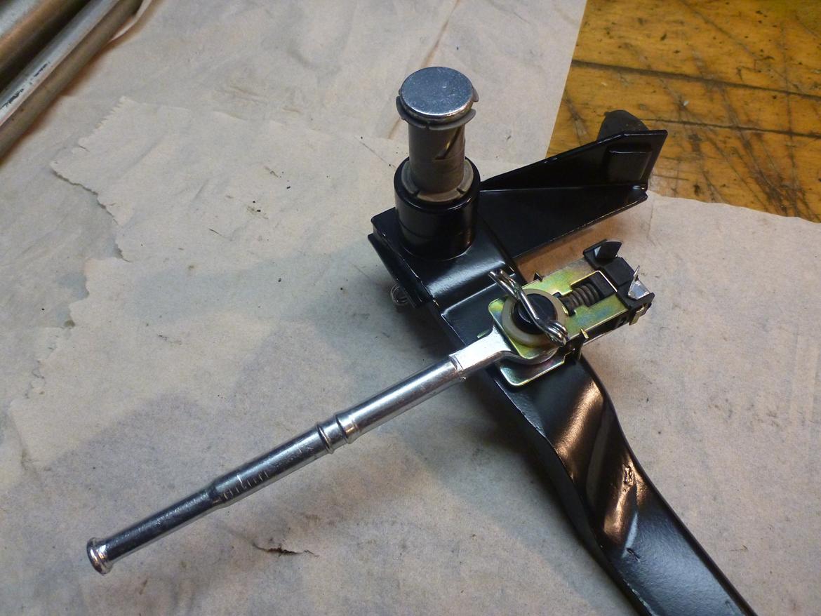 Ford Mustang 1966 projekt - Bremsepedel med bremselyskontakt billede 17