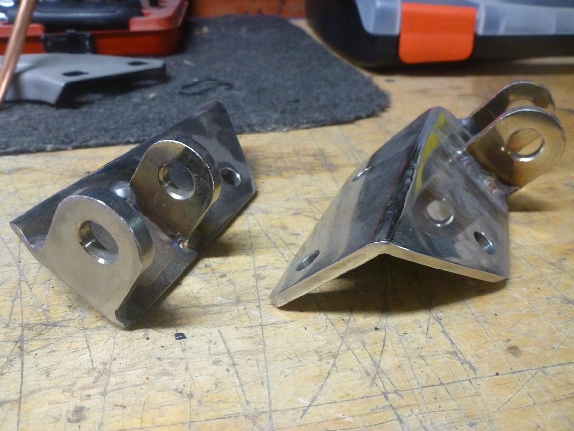 Ford Mustang 1966 projekt - Beslag til tårnstiver billede 19