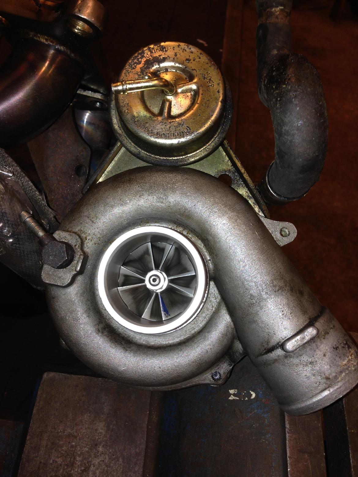 VW Passat 3BG 1,8T  - fik købt mig en K04-015 snegl med bananfjols, men den nåede ikke længere end på hylden :( kunne nu ellers have været sjovt !  billede 13