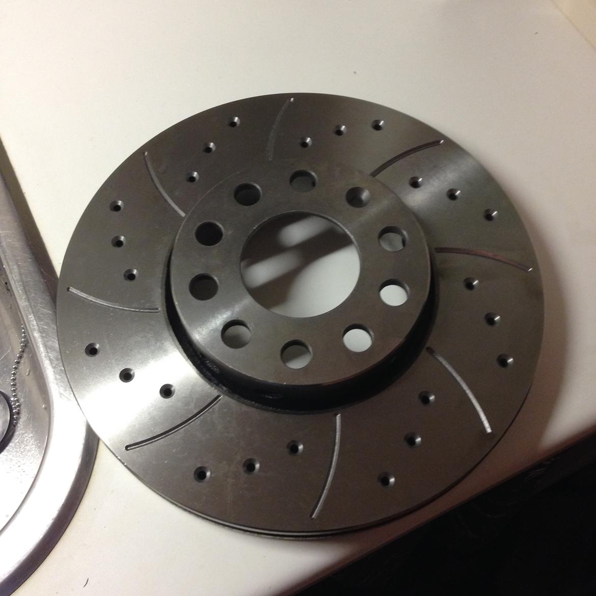 VW Passat 3BG 1,8T  - ny skiver skulle der til. det blev så nogle fra M-tek brakes. fungerede fint til pengene.  billede 16