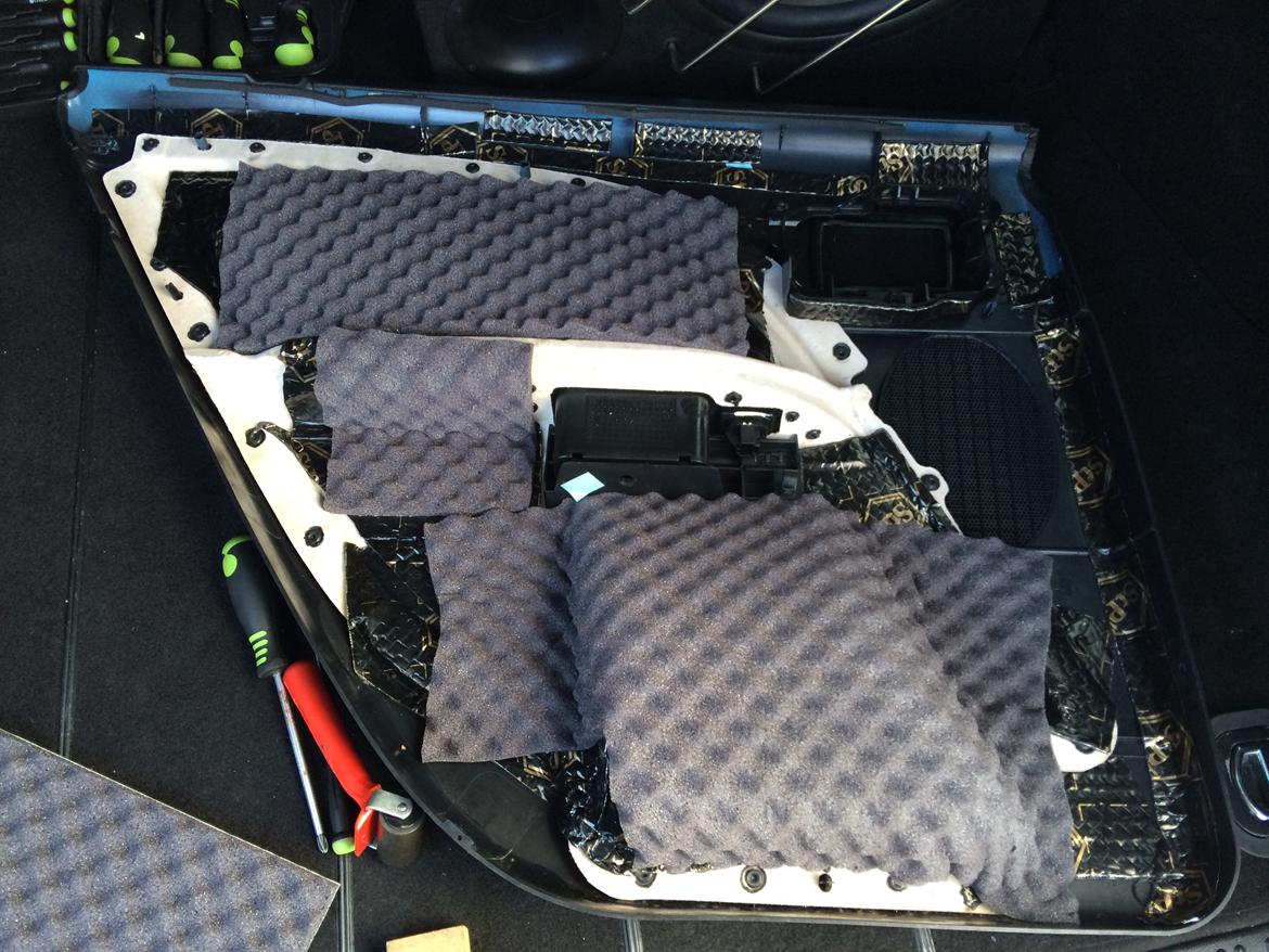 Lyddæmpning af Ford Mondeo Mk3 stc. billede 49