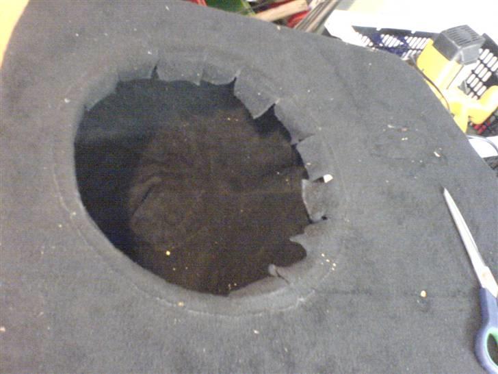 Anlæg i golf 3 - Her er subwoofer kabinettet stortset færdigt og lydisoleret. billede 14