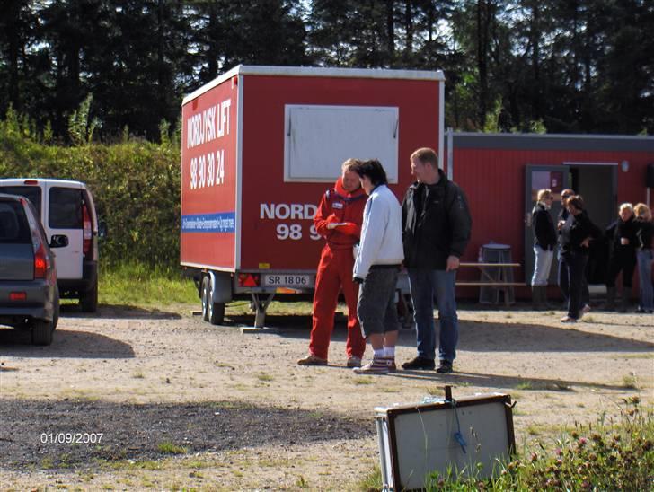 Zulu Djævleræs. - Christina´s fætter får lige en autograf. billede 2