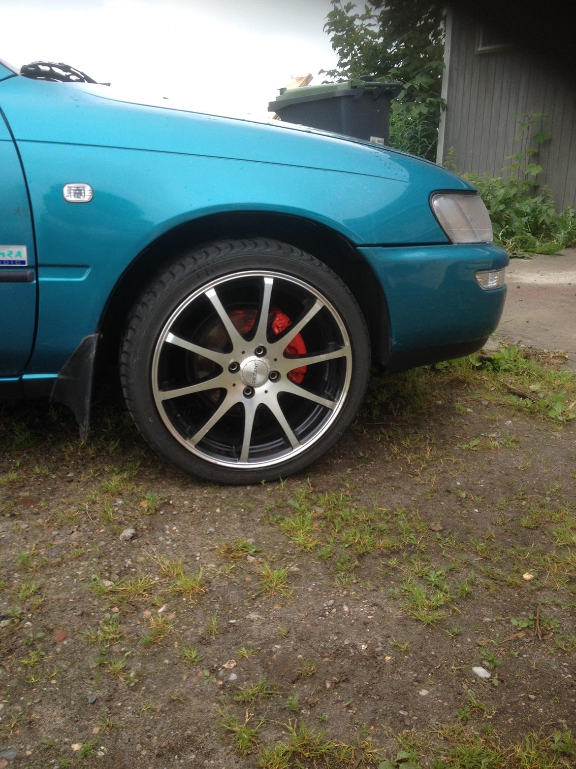   projekt  styling Corolla E10 sedan  - fået malet kaliperene røde og med 17 alufælge billede 43