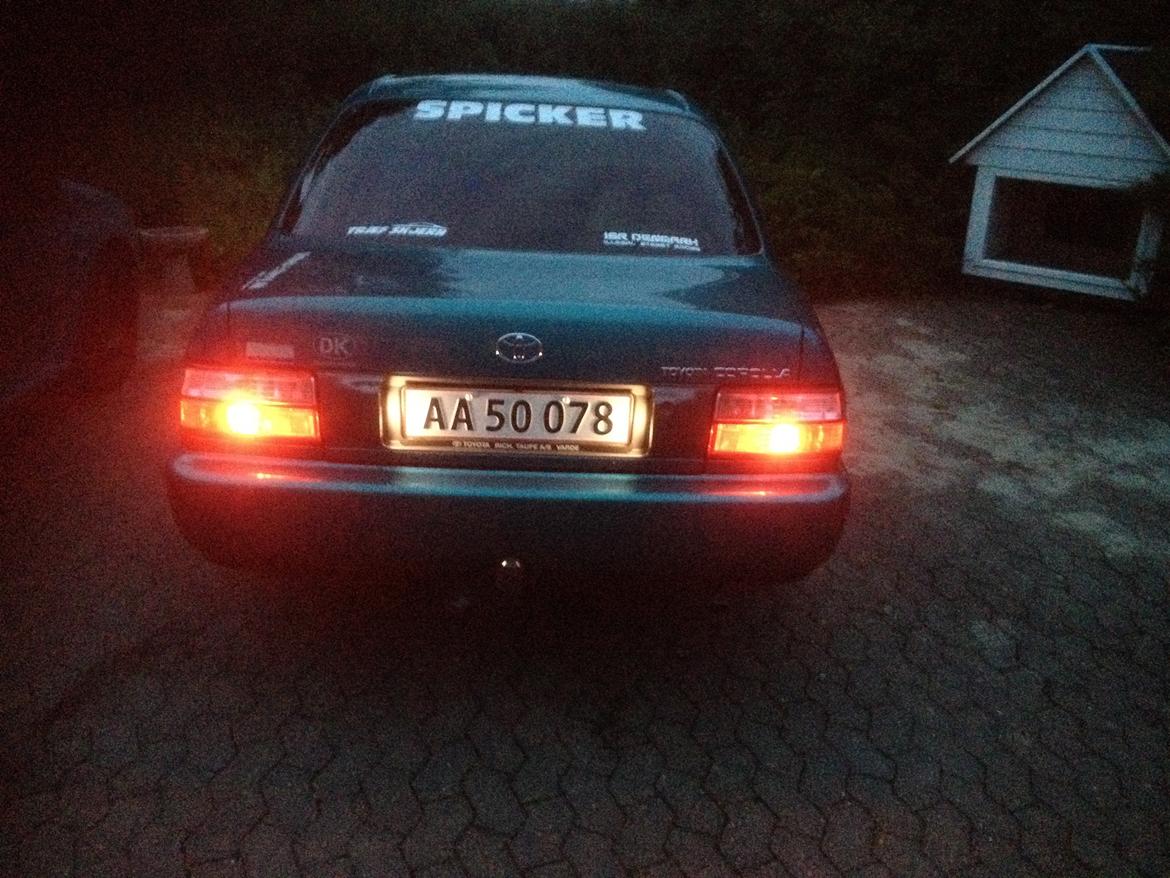  projekt  styling Corolla E10 sedan  - fået montert led lys i nummerpladen. billede 44
