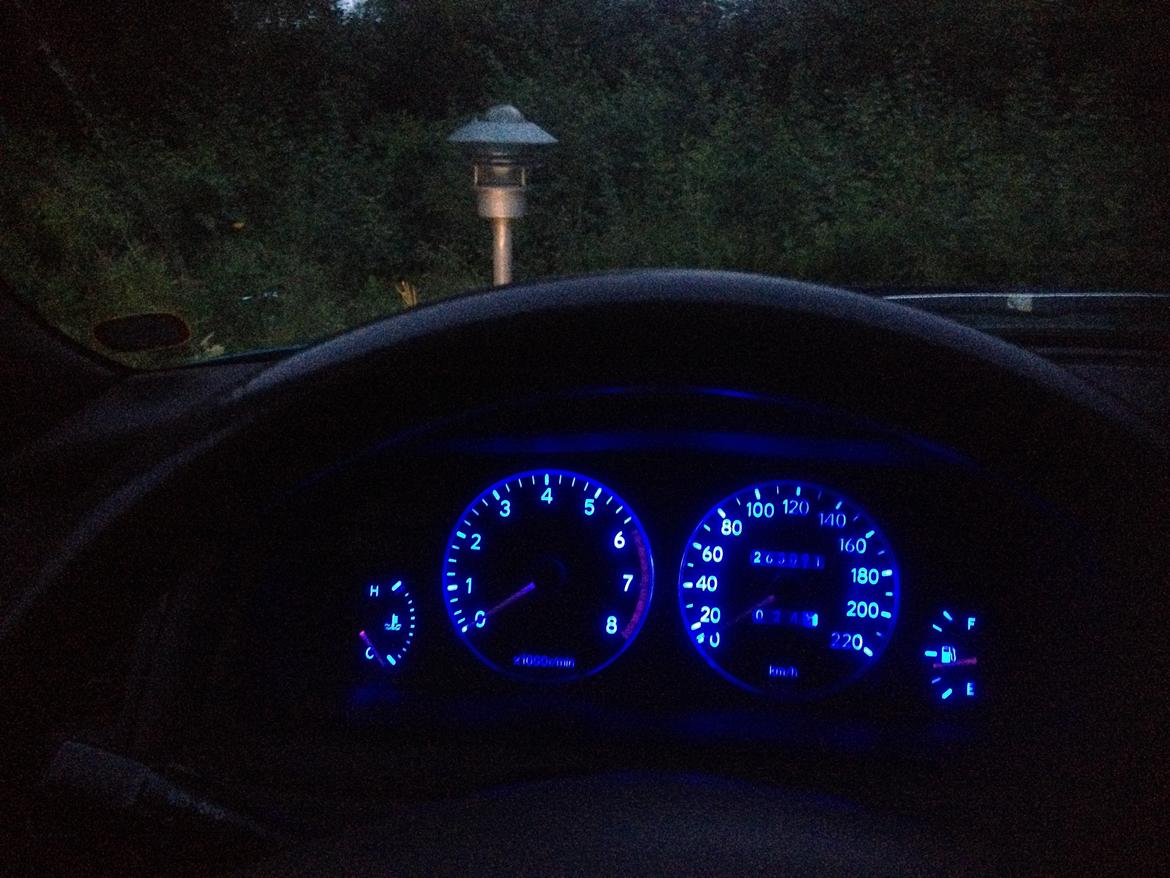   projekt  styling Corolla E10 sedan  - LED lys i blå til Instrumentbelysning. billede 49