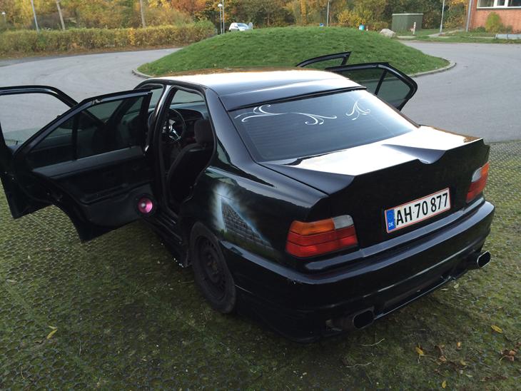 {{currentPhoto.altText}} billede {{currentPhoto.number}}