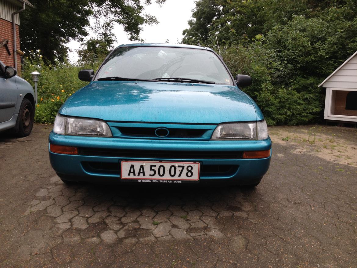   projekt  styling Corolla E10 sedan  - frontgrille i samme farve som bil og hvor logoet er skærte af billede 30