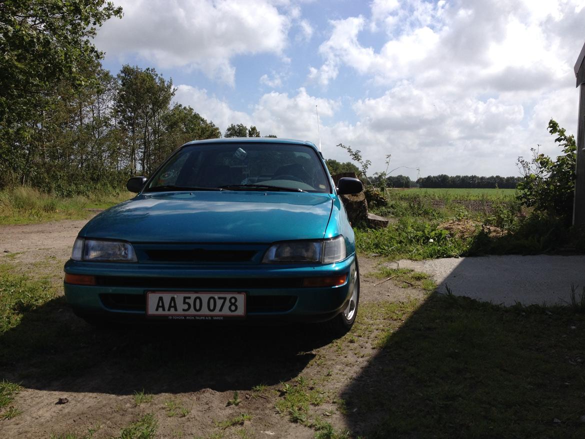   projekt  styling Corolla E10 sedan  - frontgrille i samme farve som bil og hvor logoet er skærte af billede 31