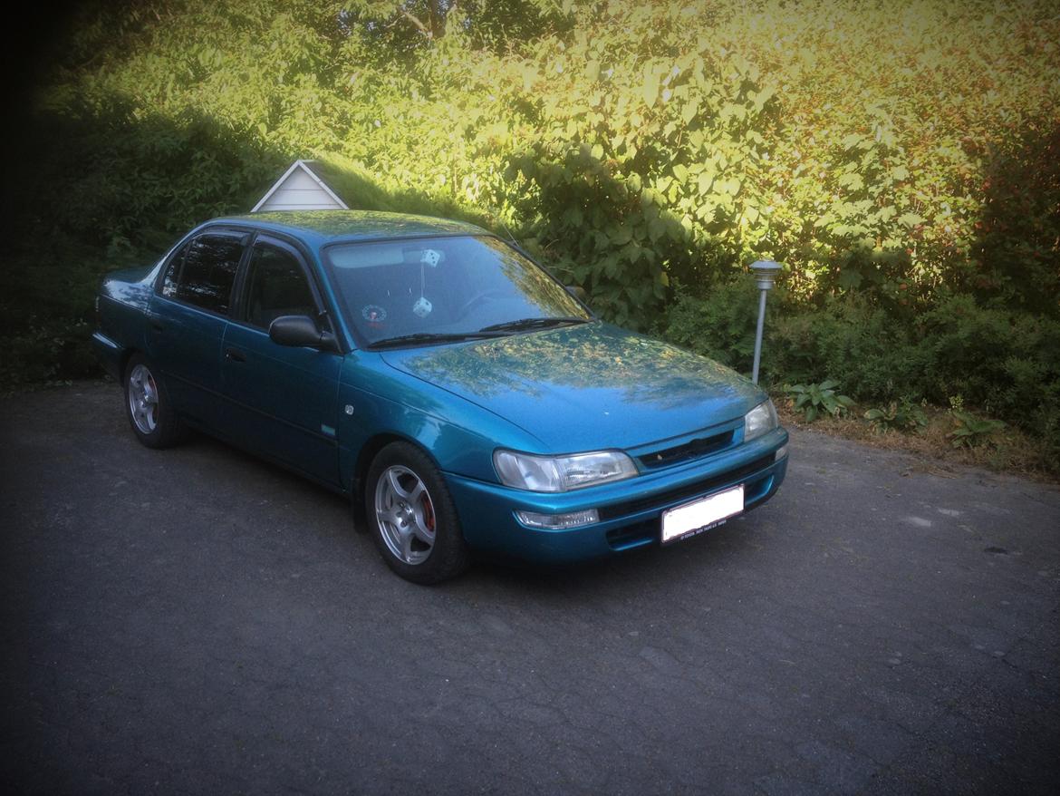   projekt  styling Corolla E10 sedan  - med JDM vindafviser montert på bilen. og GTR fælge.  billede 63