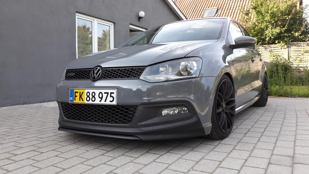 VW Polo Dark Grey Glossy wrap billede 4