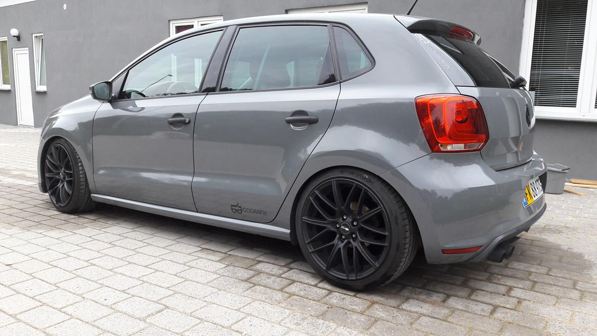 VW Polo Dark Grey Glossy wrap billede 6