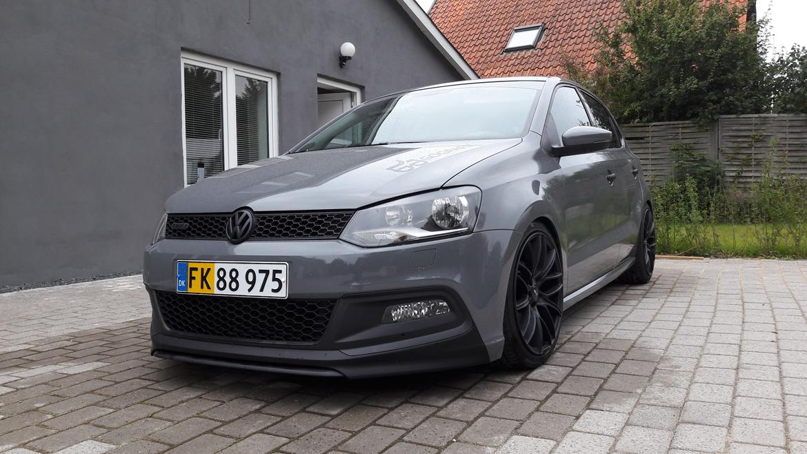 VW Polo Dark Grey Glossy wrap billede 5