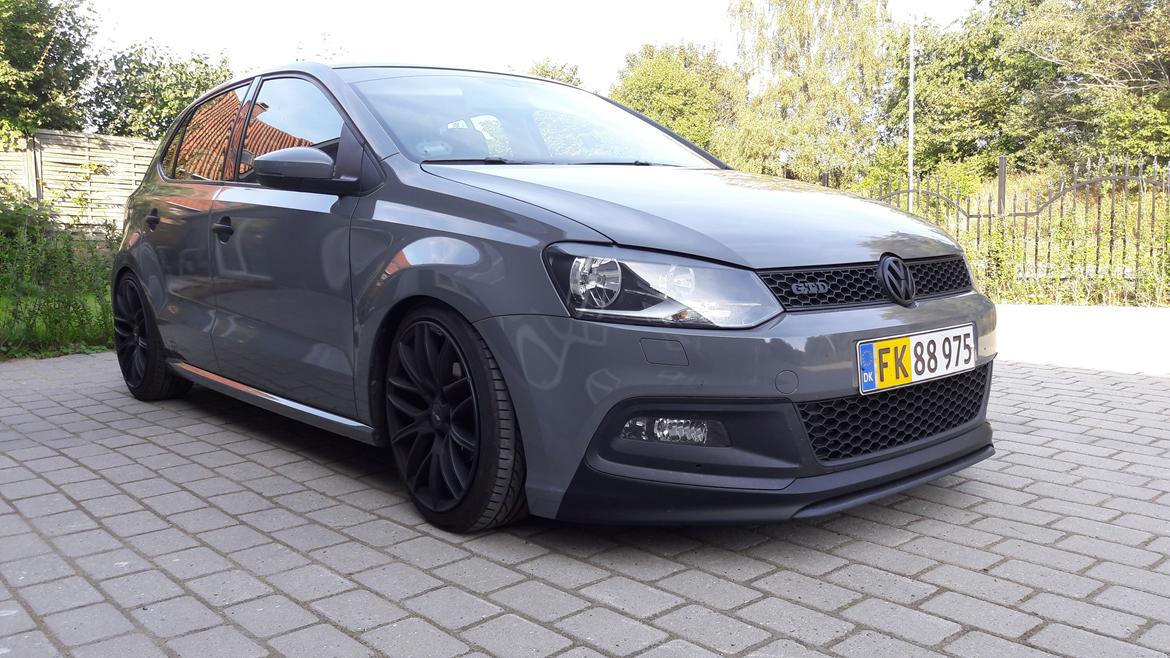VW Polo Dark Grey Glossy wrap billede 3