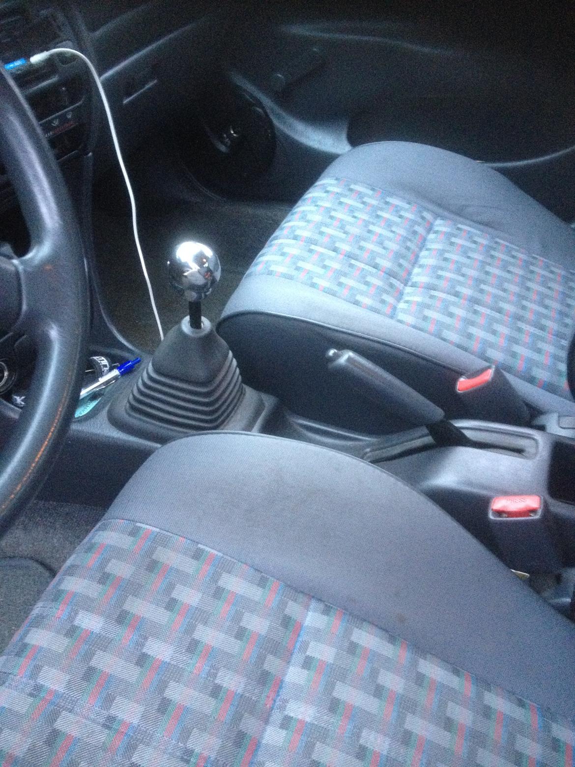   projekt  styling Corolla E10 sedan  - 29/12 fik jeg dødninghoved montert  på gearknopen  billede 78