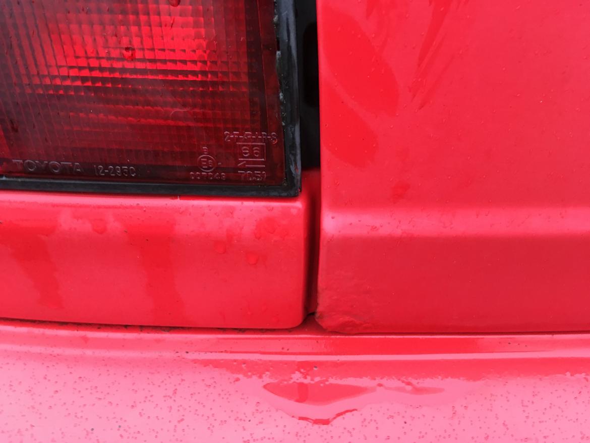 Toyota Corolla E9 Lykkehjulet - Bagklap nerst til venstre. Billederne er taget i Januar 2017. Bilen har stået stille fra Oktober og står stadig stille da jeg har firmabil. billede 15