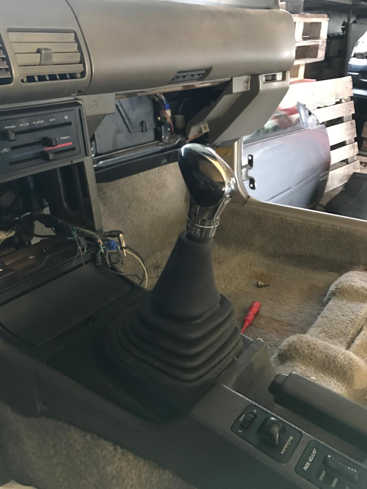 Ford Probe 2.2 GT Turbo. - Ikke original MoMo gearknop. Ved ikke helt om jeg skal montere en ny original.. billede 13