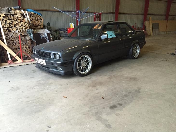 {{currentPhoto.altText}} billede {{currentPhoto.number}}