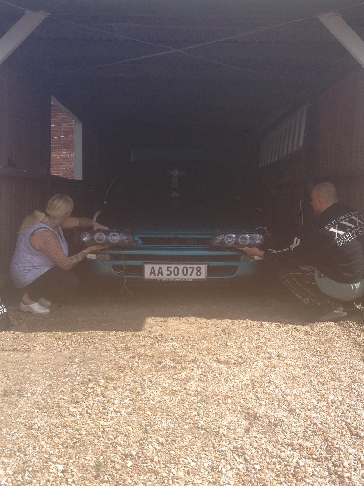   projekt  styling Corolla E10 sedan  - prøve montert med mørke angle eys på¨corolla. billede 65