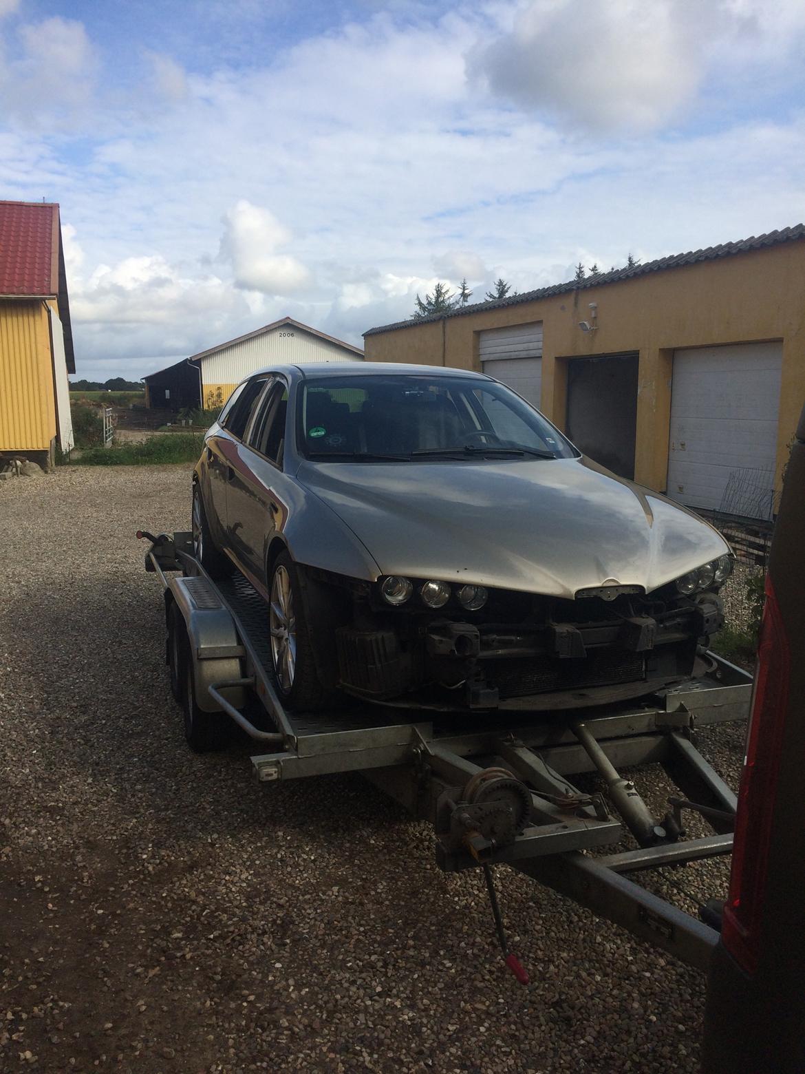 Alfa Romeo 159 Sportwagon - På vej til auto-maleren :) billede 95