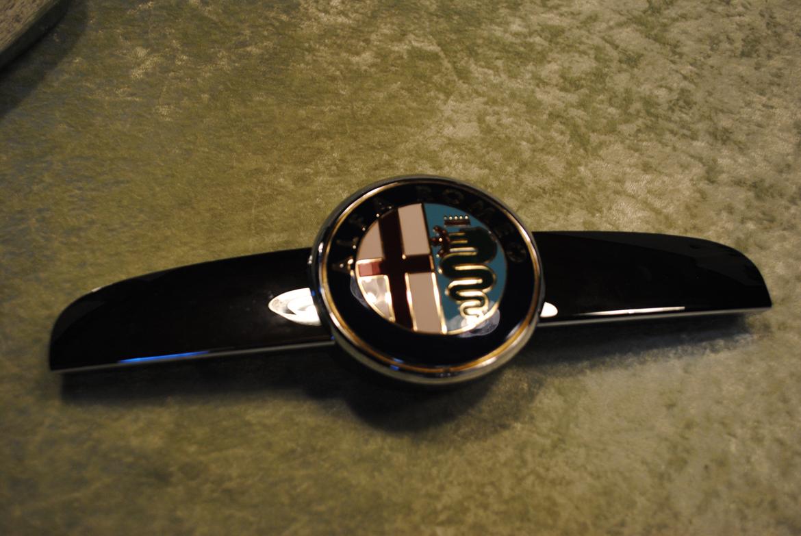 Alfa Romeo 159 Sportwagon - Samt Front Logo (Y) billede 100