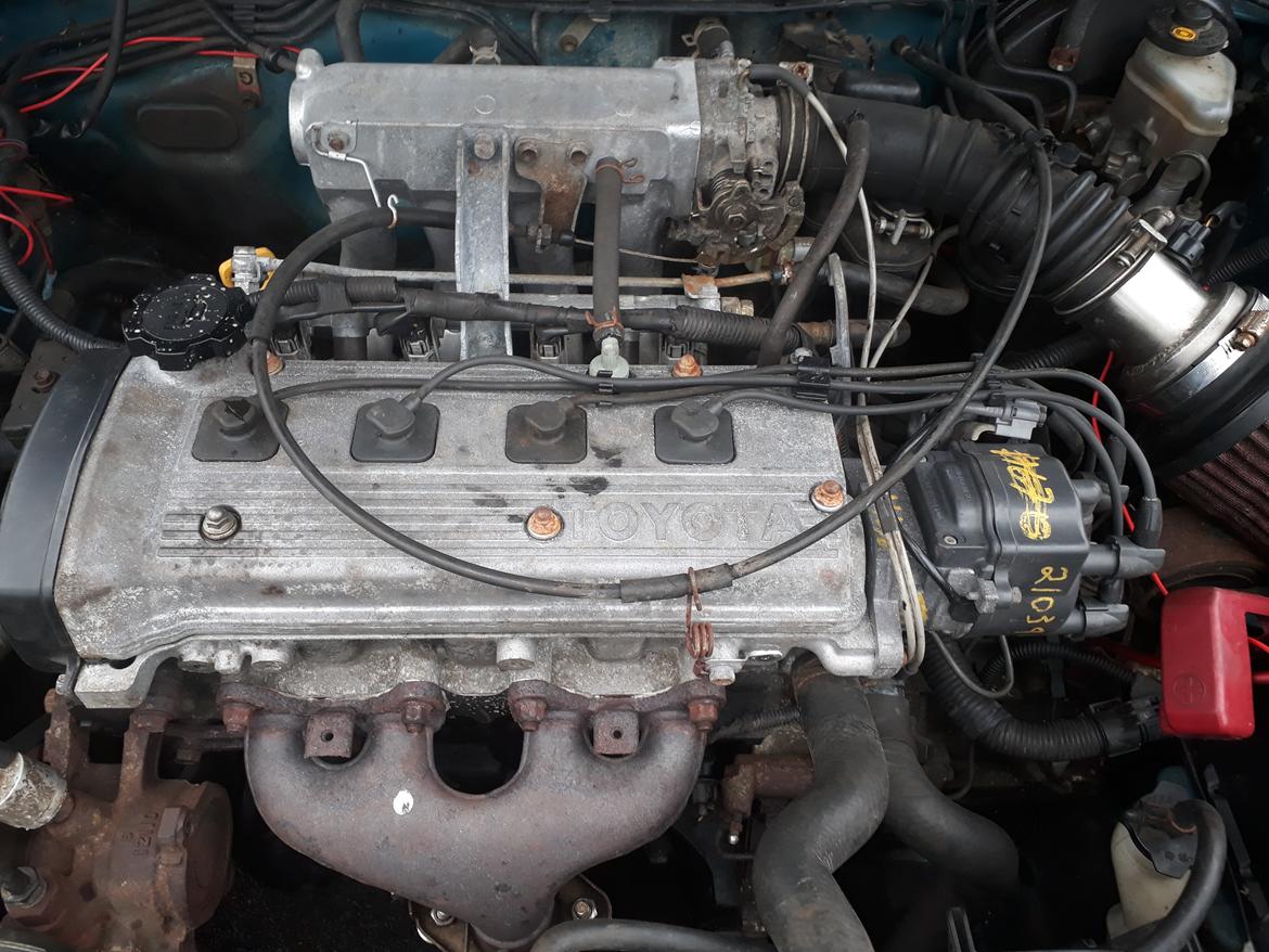   projekt  styling Corolla E10 sedan  - den ny motor der er kommet i bilen. kunne har gået 141xxx km billede 123