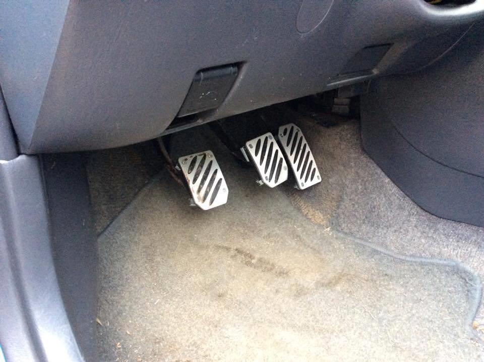   projekt  styling Corolla E10 sedan  - Sportspedalerne montert i bilen.  billede 80