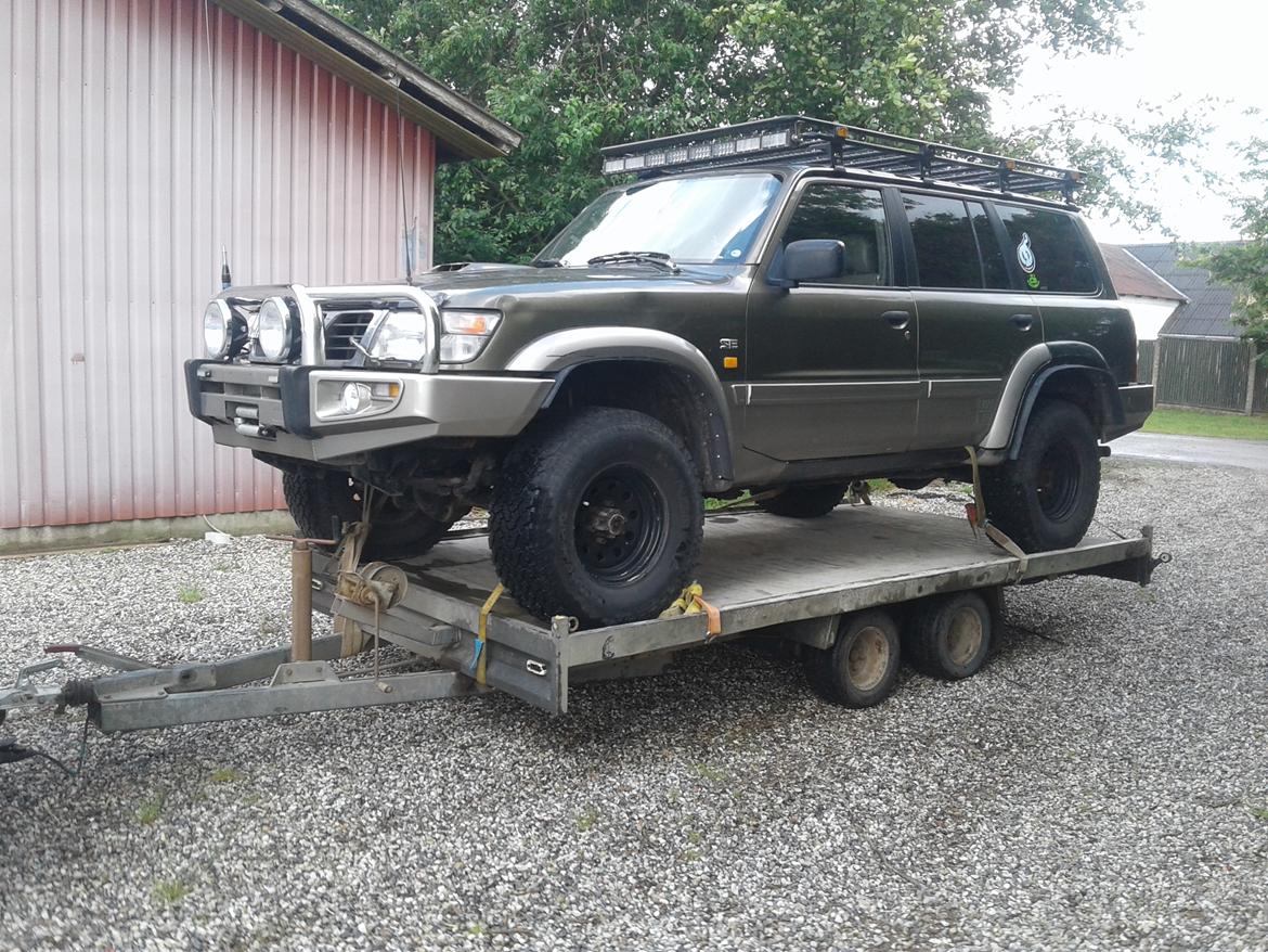 Nissan patrol y61 Renovering - bilen før den rullede rundt billede 2